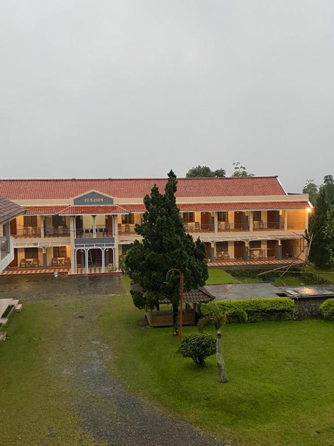 Hotel Puspa Sari Ciater Buitenkant foto