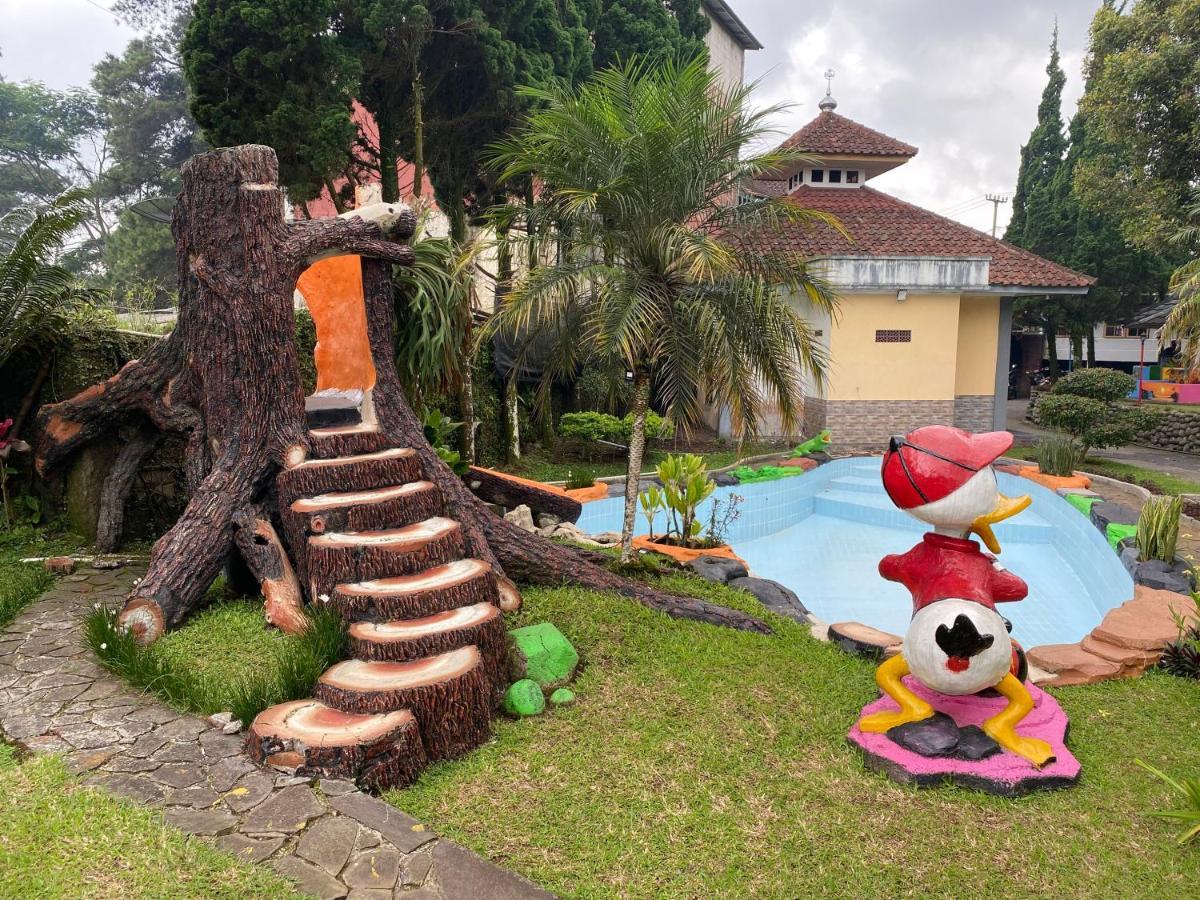 Hotel Puspa Sari Ciater Buitenkant foto