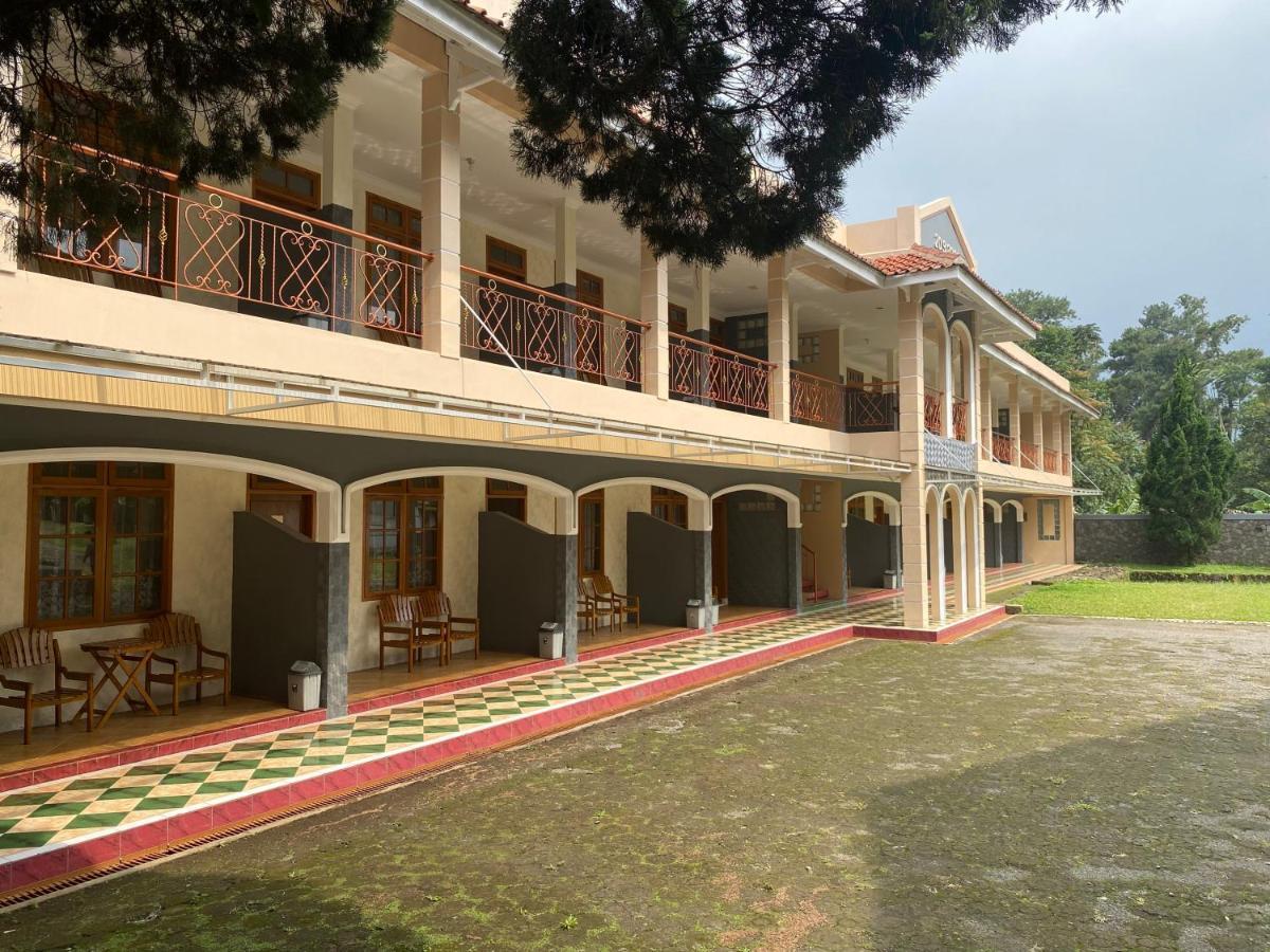 Hotel Puspa Sari Ciater Buitenkant foto