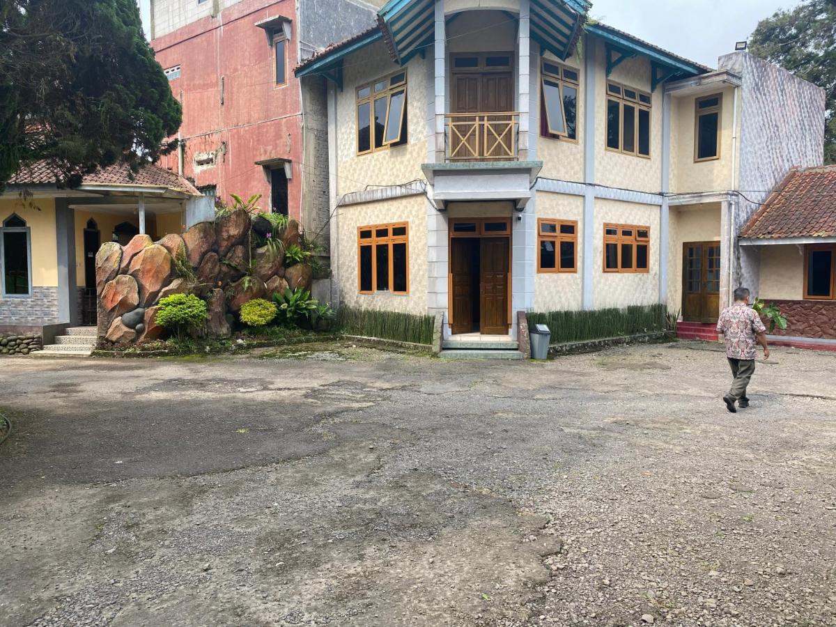 Hotel Puspa Sari Ciater Buitenkant foto