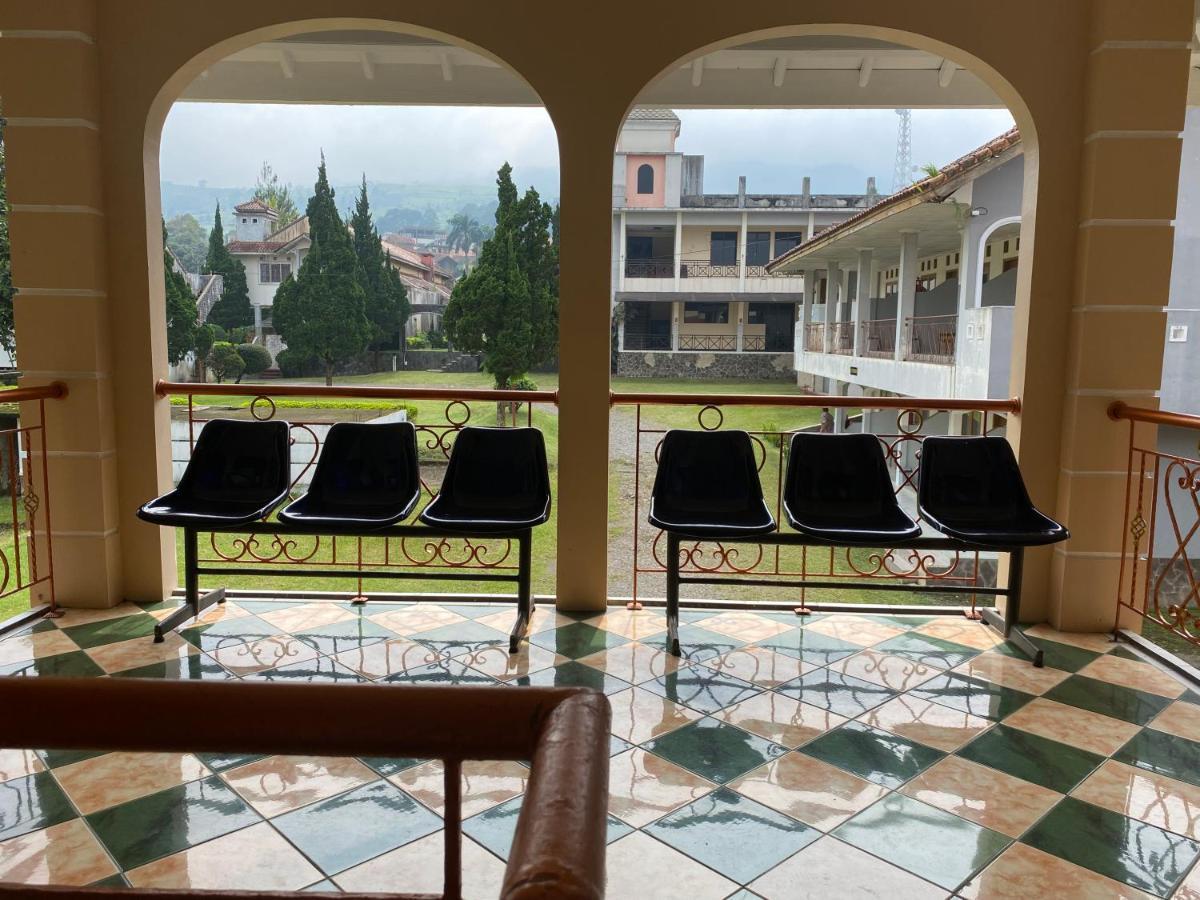 Hotel Puspa Sari Ciater Buitenkant foto